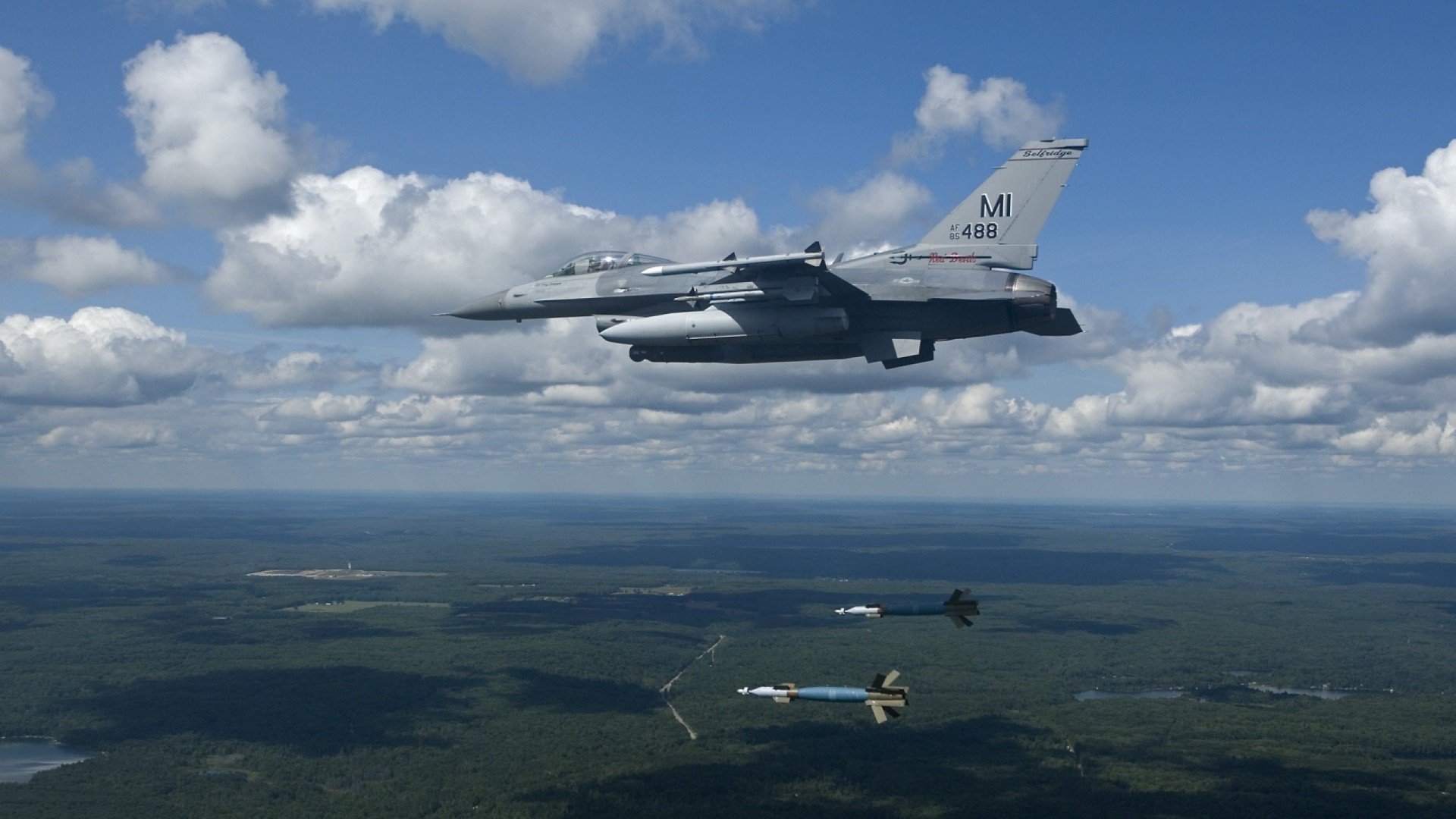 南非女泳将展现速度与技巧,南非游泳王妃