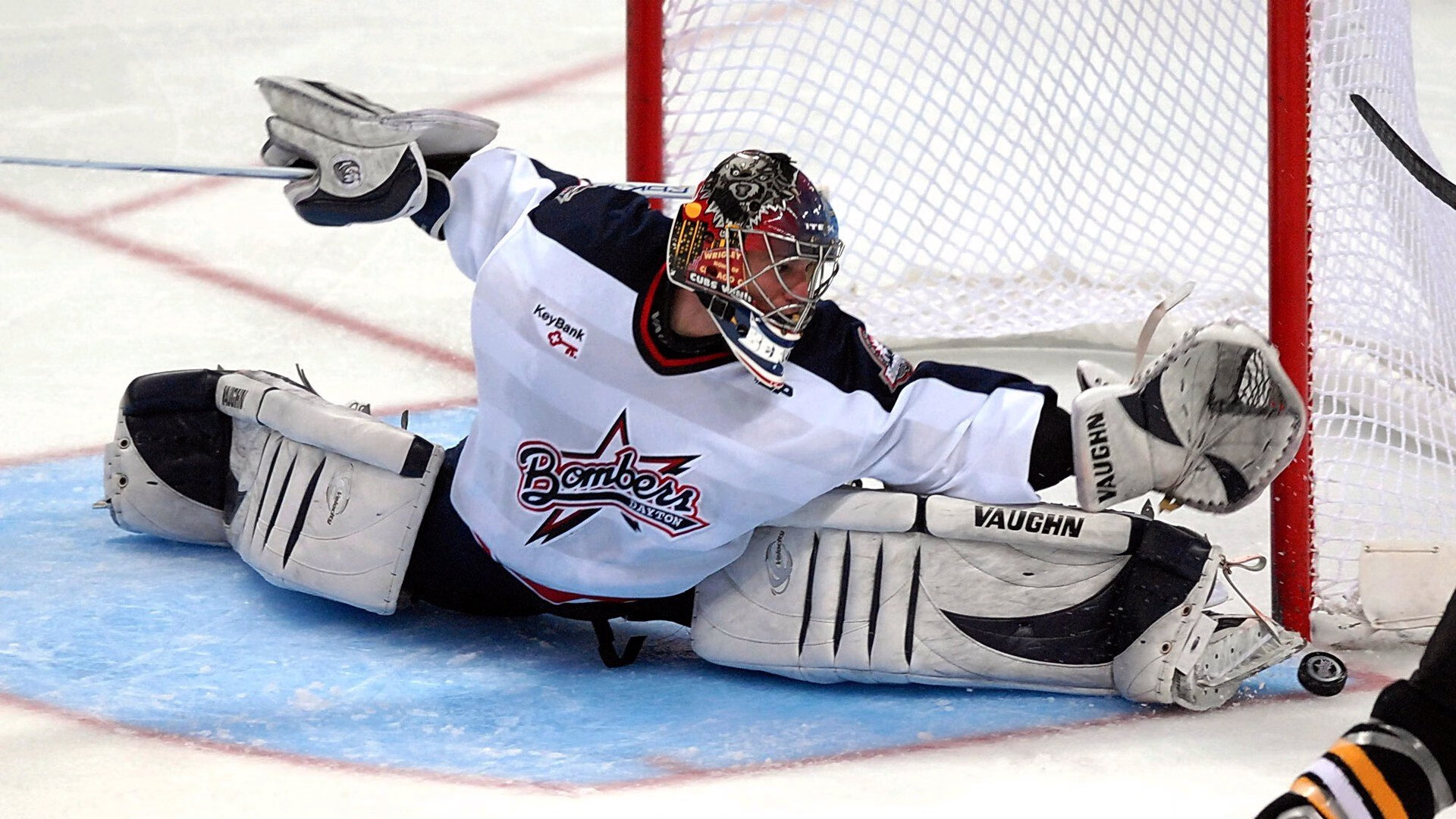 体育场馆夜间安保设施全面升级,观众更放心,体育馆保安值班